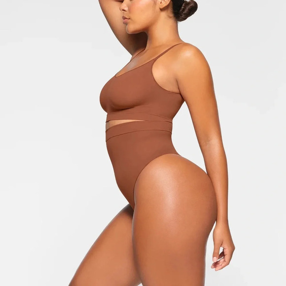 Skims Everyday Sculpt High Waist Thong - Bronze​ - Picture 3 of 5
